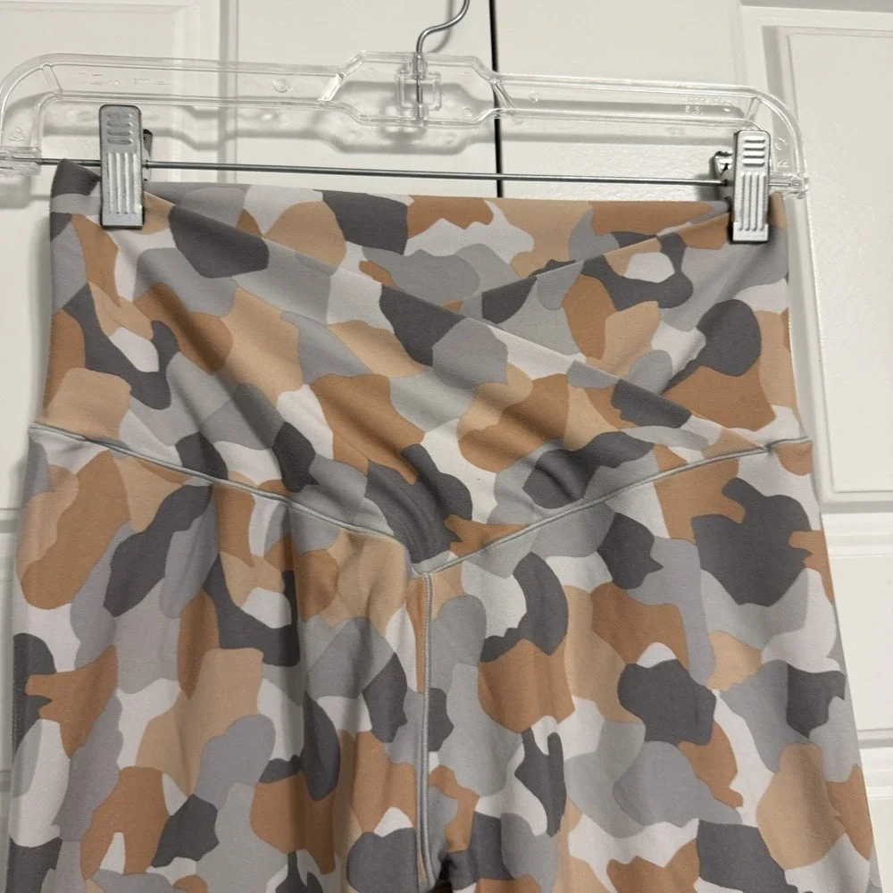 OFFLINE by Aerie Real Me‎ Crossover High Rise 7/8 Leggings Camo Tan Grey Large